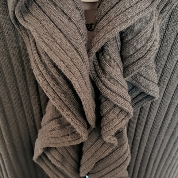 Cable knit cardigan - Picture 2 of 3